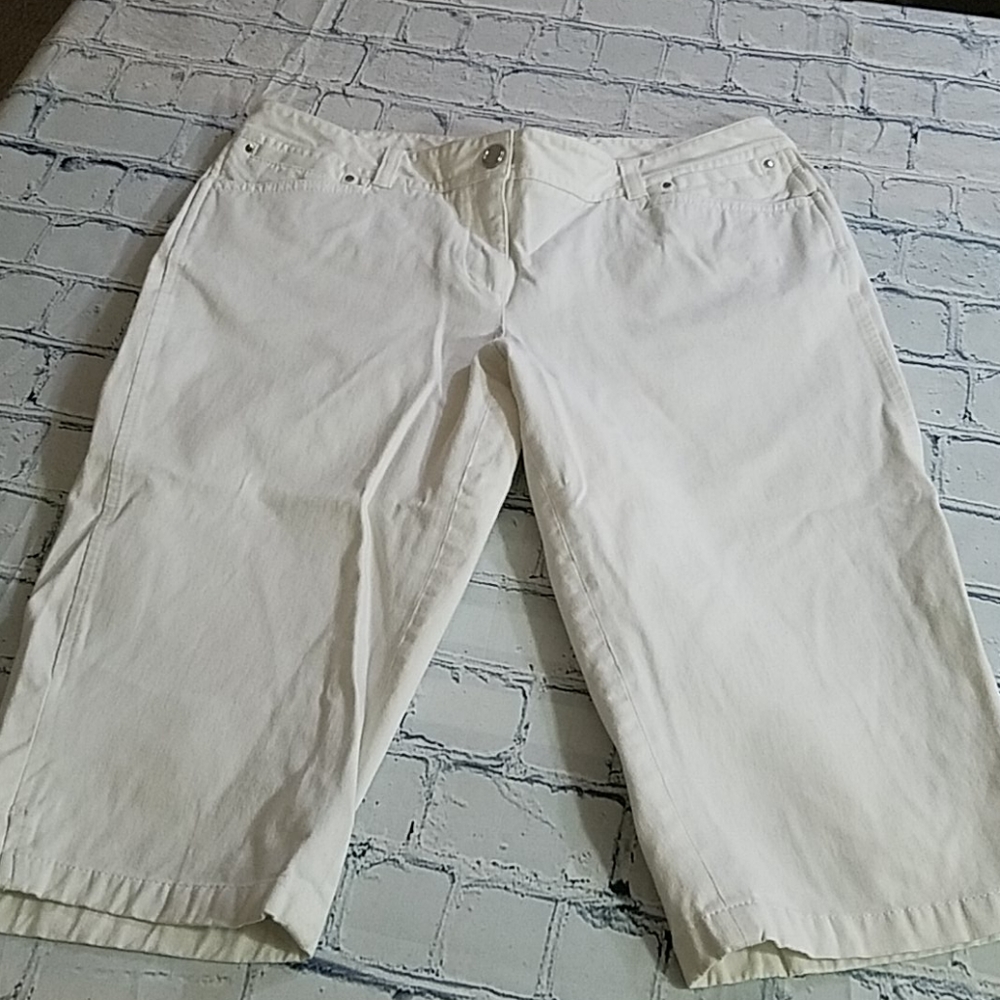 CLOSING WHBM White Cargos